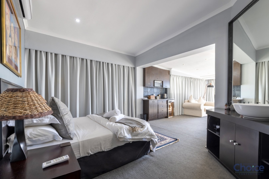 5 Bedroom Property for Sale in Jeffreys Bay Central Eastern Cape